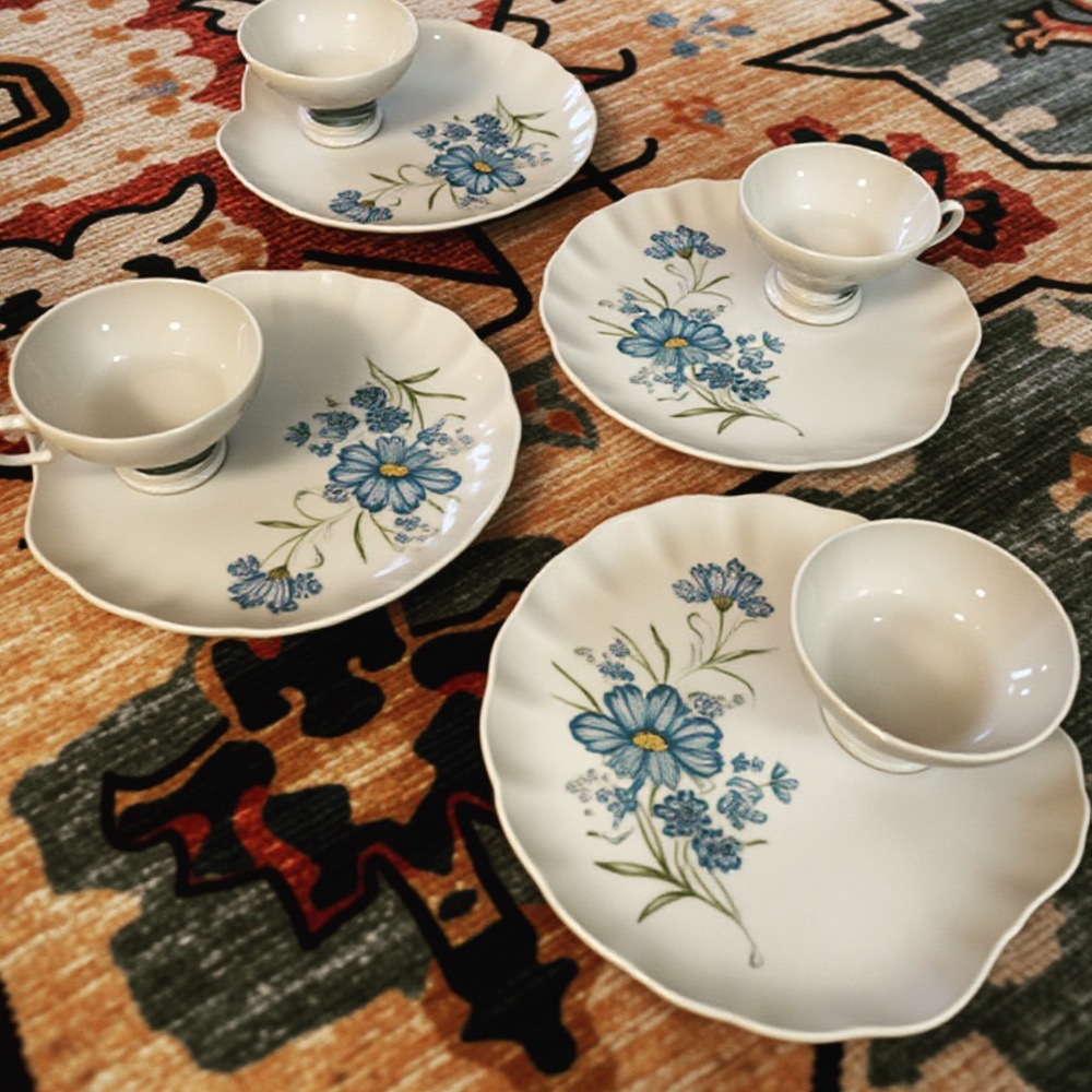 Vintage Inarco Set of 4 Tea Cups and Matching Plates